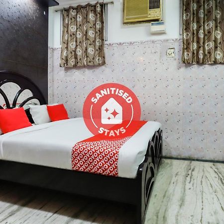 โอโย 65719 ศรีคเณศ มาฮาล Hotel Siruseri ภายนอก รูปภาพ