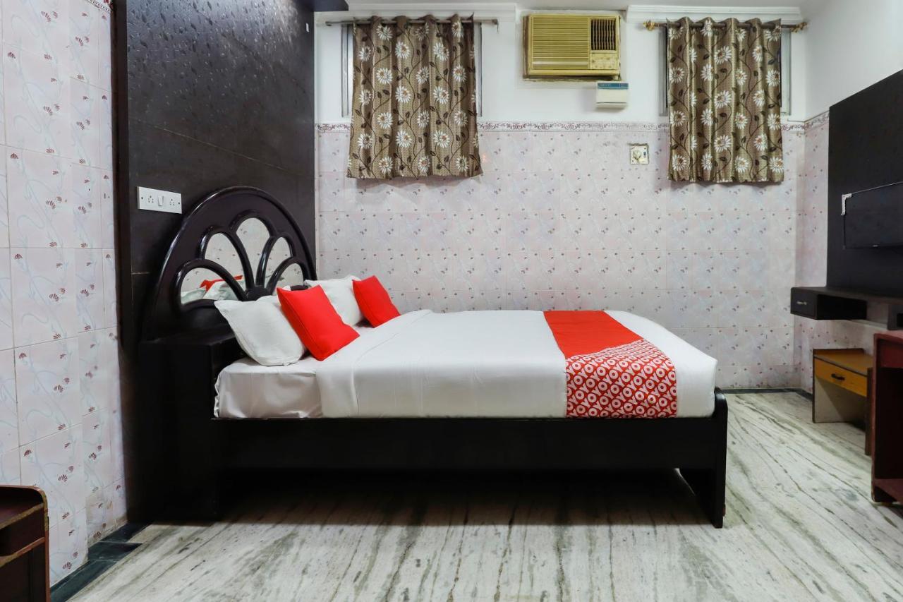 โอโย 65719 ศรีคเณศ มาฮาล Hotel Siruseri ภายนอก รูปภาพ