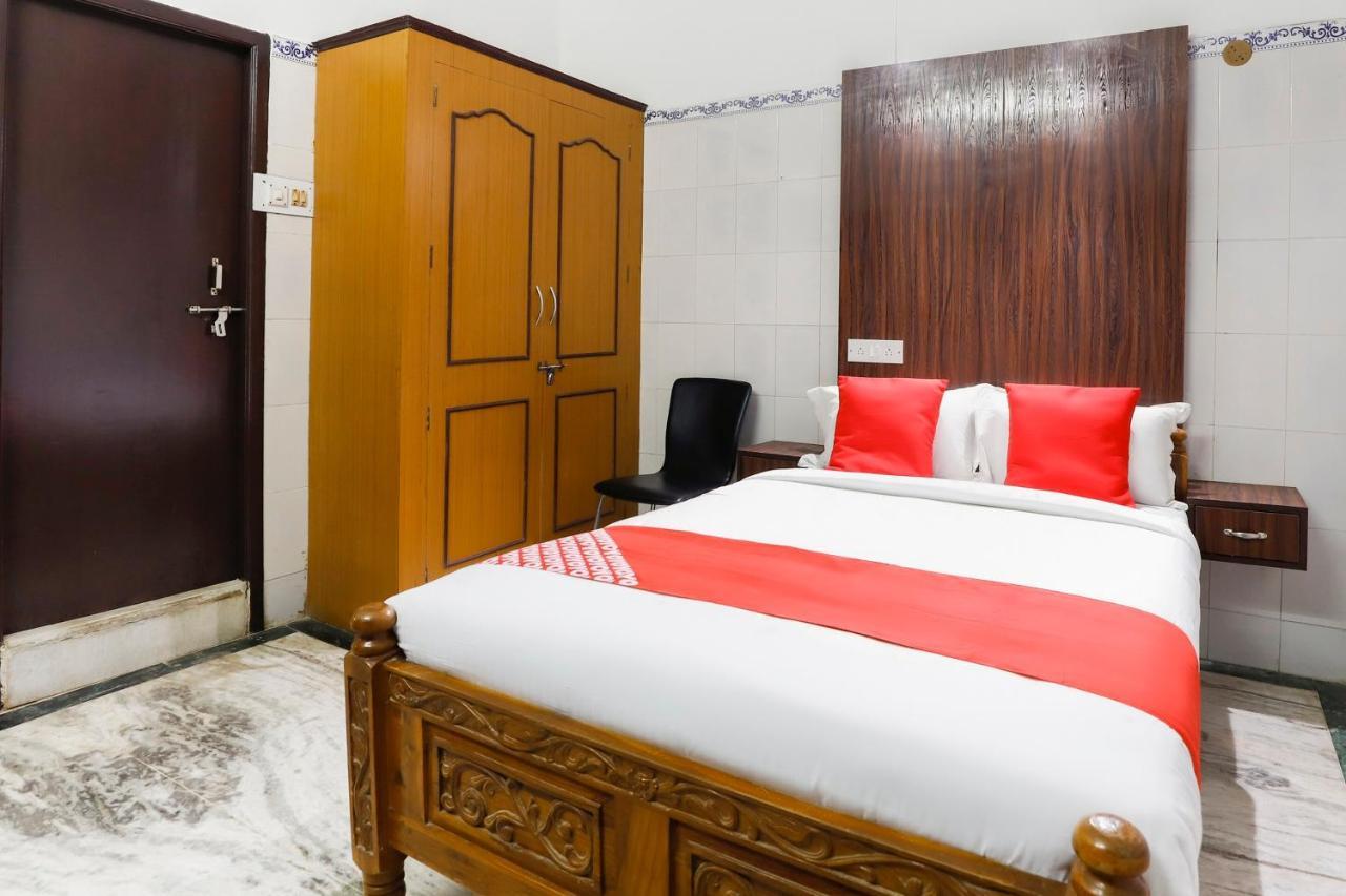 โอโย 65719 ศรีคเณศ มาฮาล Hotel Siruseri ภายนอก รูปภาพ