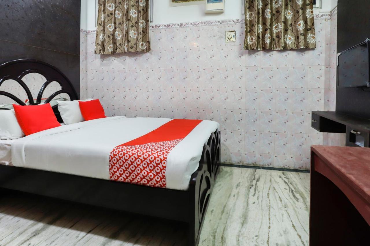 โอโย 65719 ศรีคเณศ มาฮาล Hotel Siruseri ภายนอก รูปภาพ