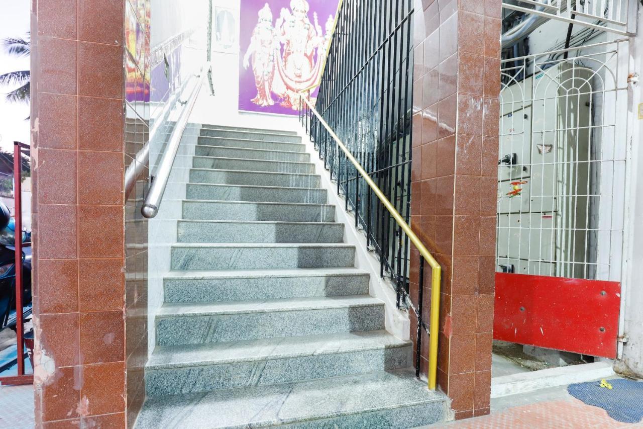 โอโย 65719 ศรีคเณศ มาฮาล Hotel Siruseri ภายนอก รูปภาพ